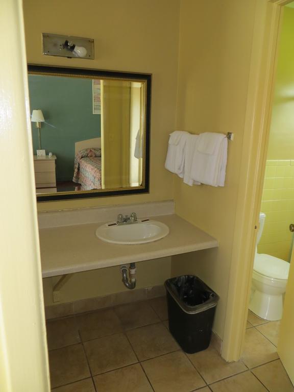 Travelers Inn Okeechobee Pokoj fotografie